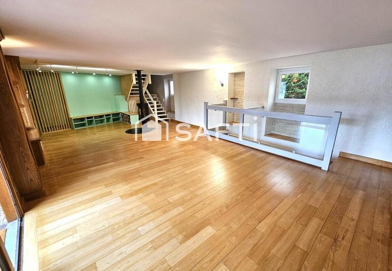 Maison - 286 m² - 9 pièces