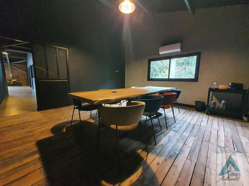 Local commercial - 400 m² - 6 pièces