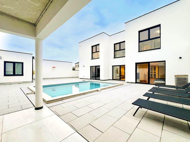 Maison contemporaine - 218 m² - 7 pièces