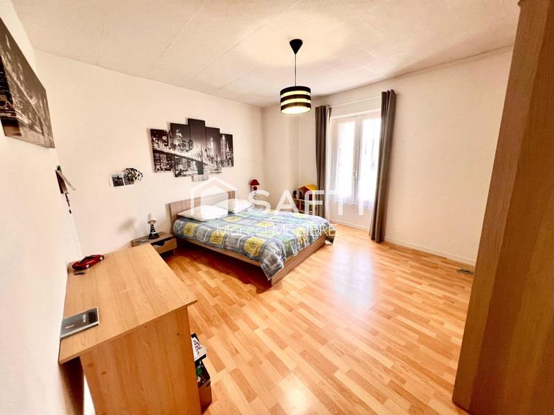 Maison - 201 m² - 7 pièces