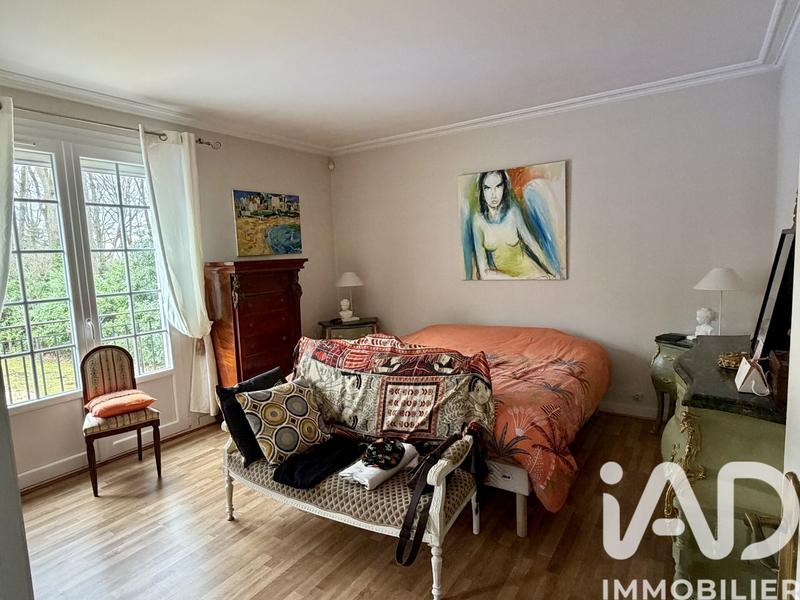 Maison - 240 m² - 10 pièces