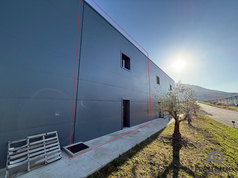 Local d'activités - 170 m² - 1 pièce