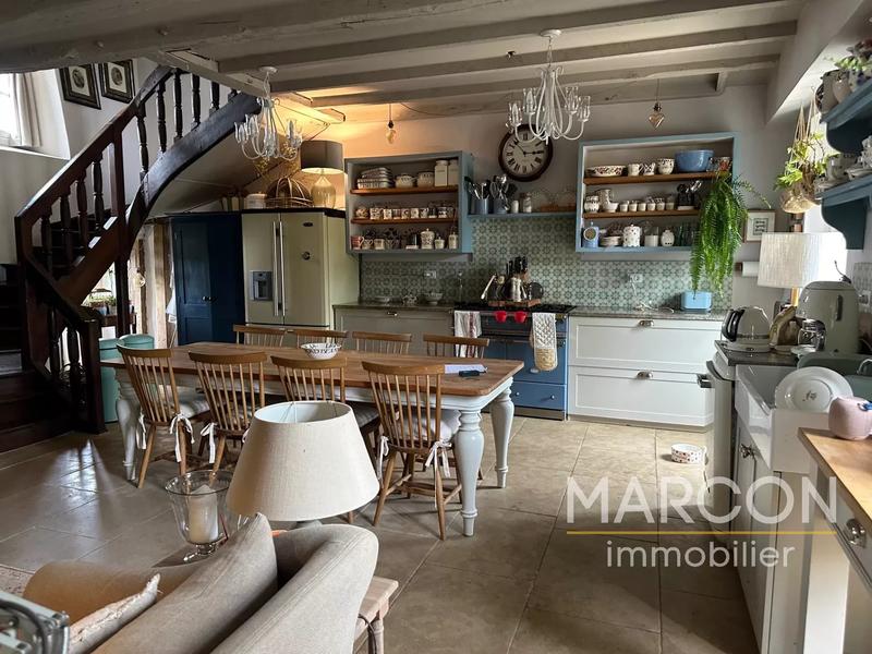 Propriété - 318 m² - 10 pièces