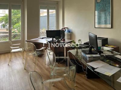 Appartement - 200 m² - 6 pièces