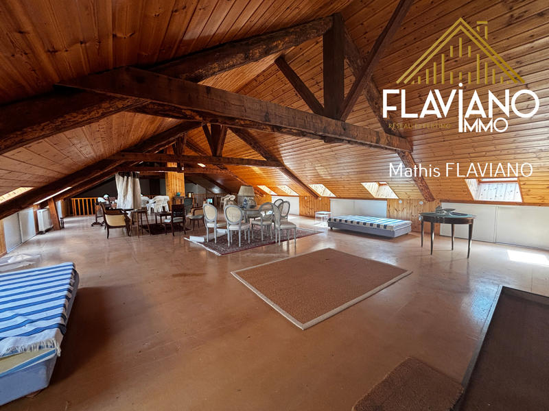 Maison - 804 m² - 12 pièces