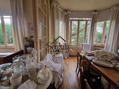 Maison - 180 m² - 8 pièces