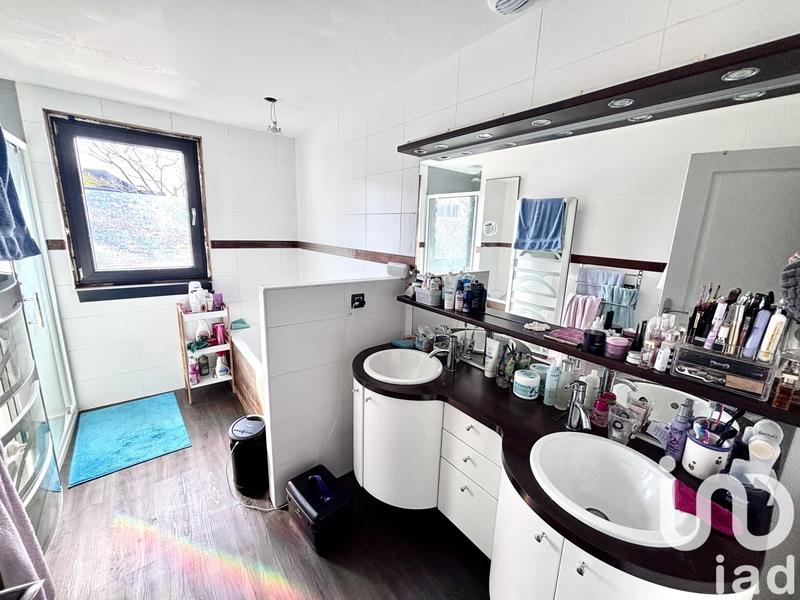 Maison - 143 m² - 8 pièces