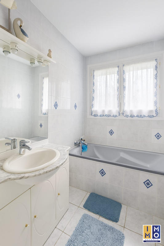 Maison traditionnelle - 95 m² - 5 pièces