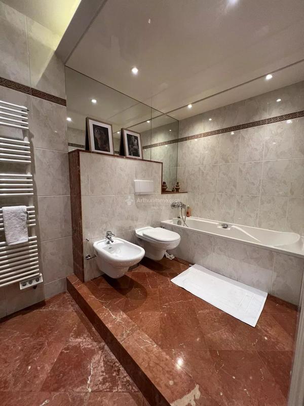 Appartement - 224 m² - 6 pièces