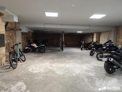 Parking / Garage - 150 m²