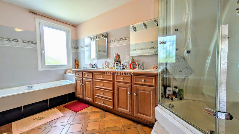 Villa - 235 m² - 7 pièces