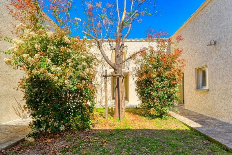 Villa - 243 m² - 10 pièces