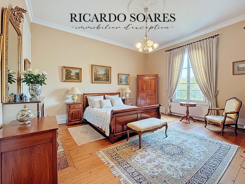 Demeure - 278 m² - 11 pièces