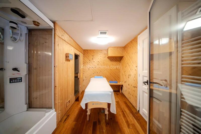 Maison - 379 m² - 8 pièces