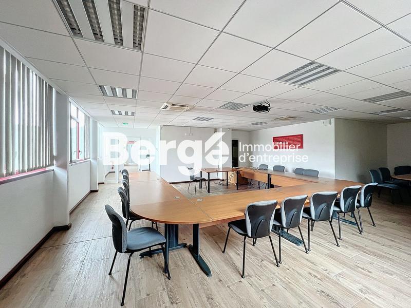 Entrepôt - 702 m²