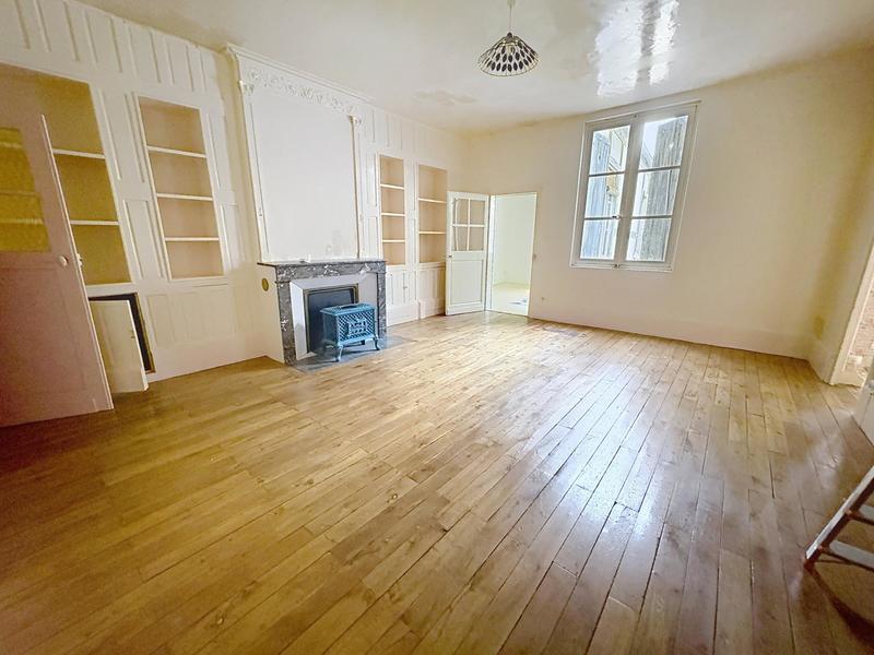 Maison - 280 m² - 9 pièces