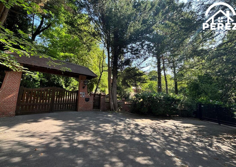 Villa - 278 m² - 10 pièces