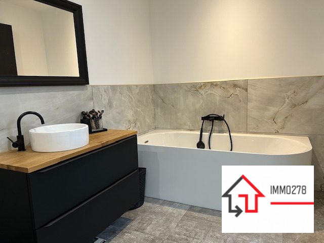 Maison - 237 m² - 8 pièces