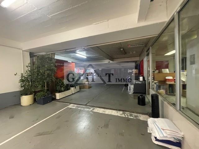 Local commercial - 1 300 m²