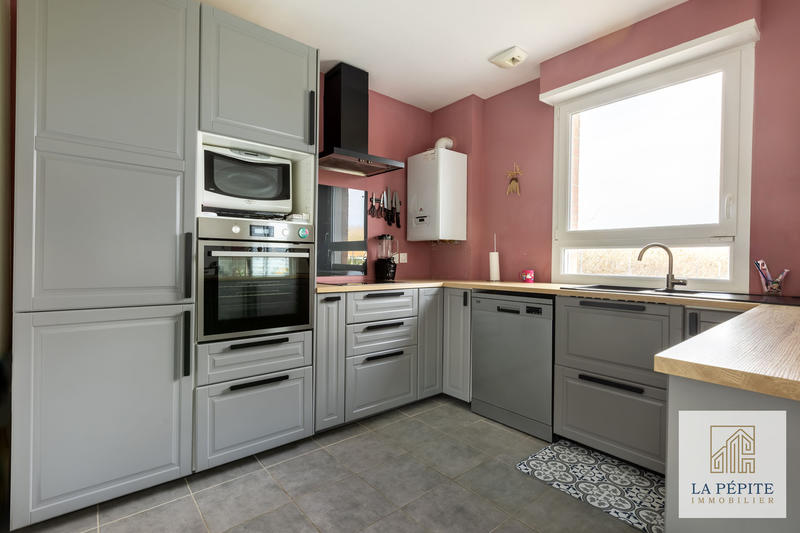 Maison - 94 m² - 5 pièces