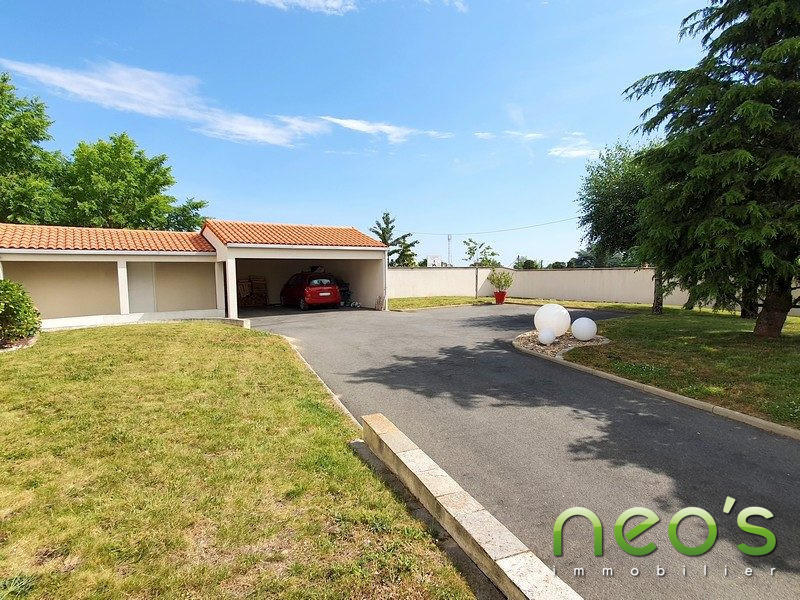 Villa - 216 m² - 9 pièces