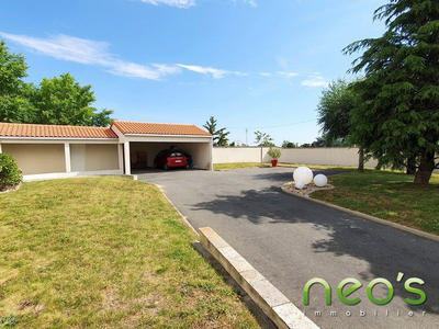 Villa - 216 m² - 9 pièces