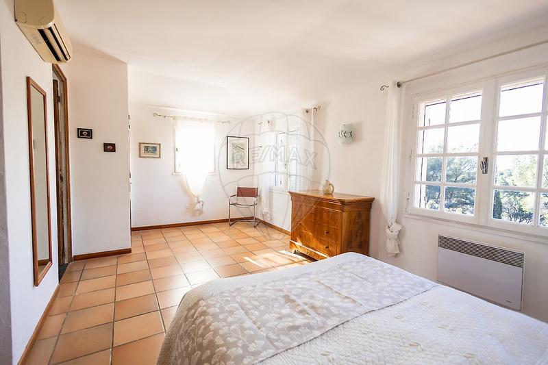 Maison - 218 m² - 8 pièces