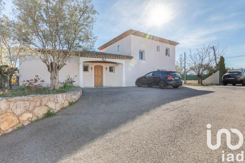 Maison - 256 m² - 8 pièces