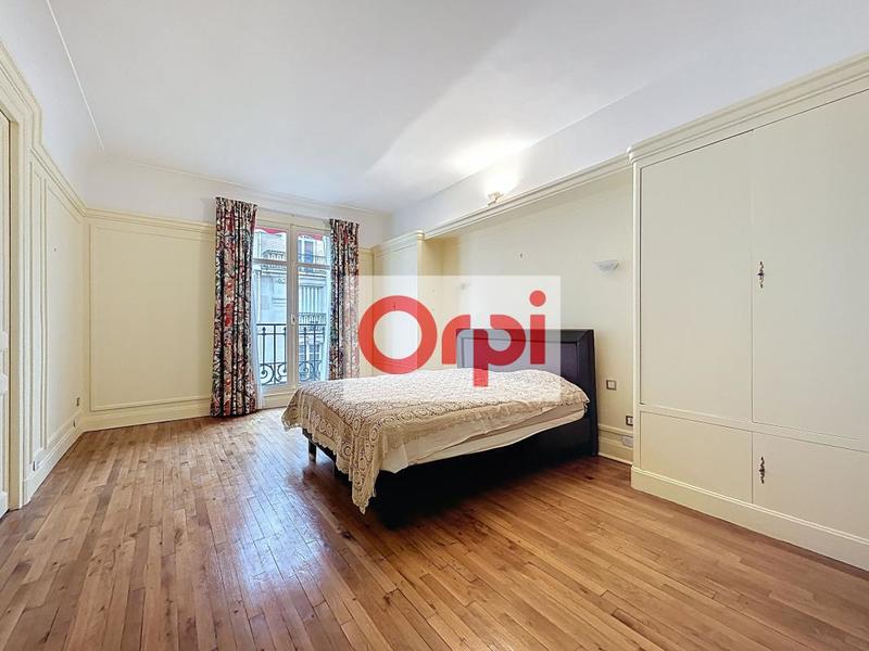 Appartement - 152 m² - 5 pièces