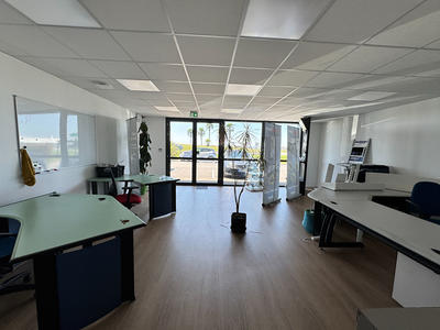 Local commercial - 120 m² - 4 pièces