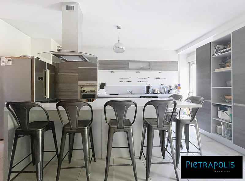 Appartement - 104 m² - 5 pièces