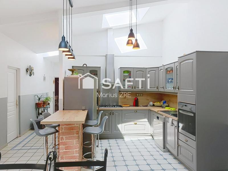 Maison - 221 m² - 9 pièces