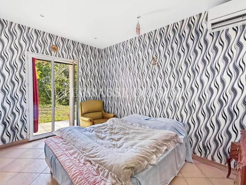 Propriété - 174 m² - 6 pièces