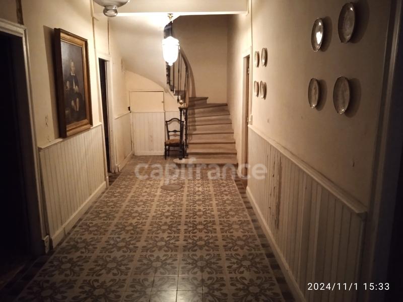 Maison traditionnelle - 197 m² - 8 pièces