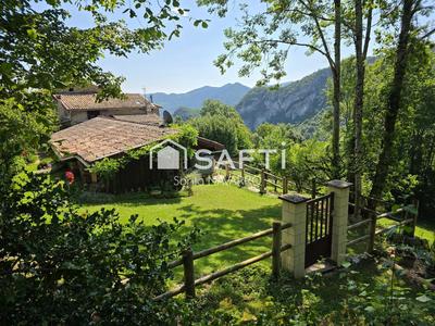 Maison - 180 m² - 8 pièces