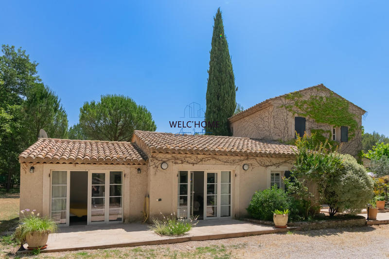 Villa - 234 m² - 8 pièces