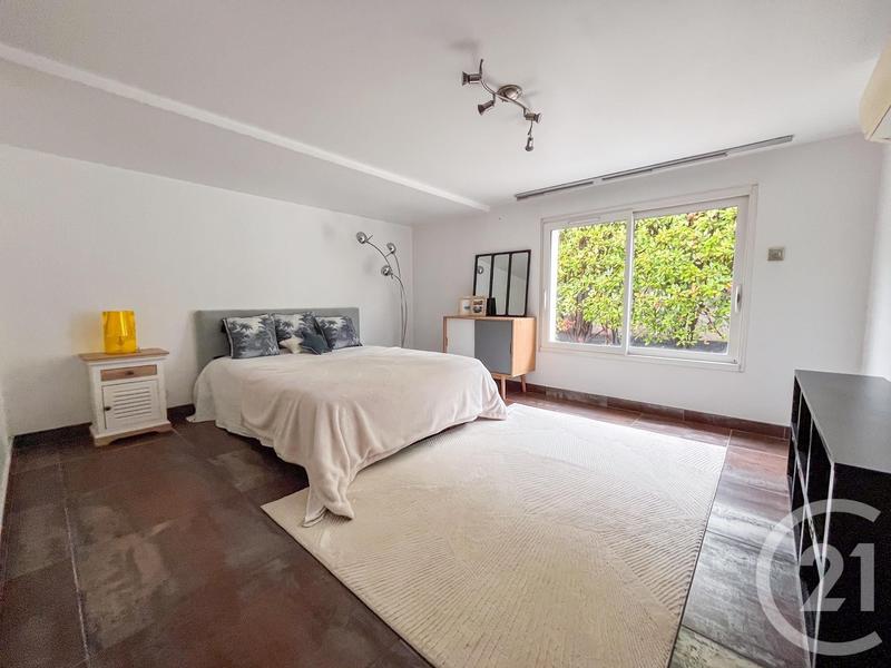 Maison - 234 m² - 6 pièces