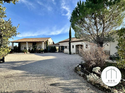 Villa - 297 m² - 6 pièces