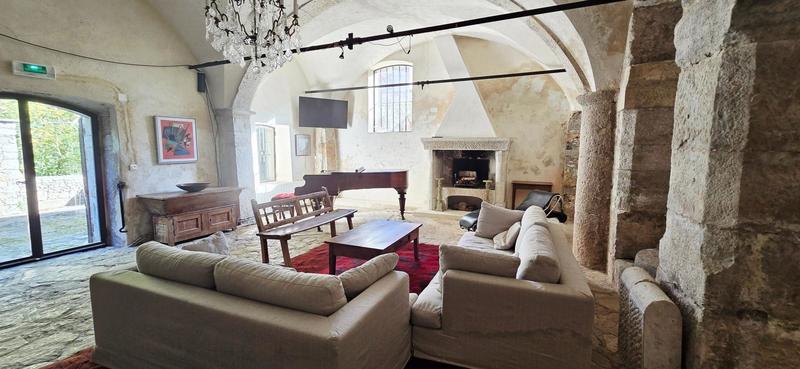 Maison - 237 m² - 6 pièces