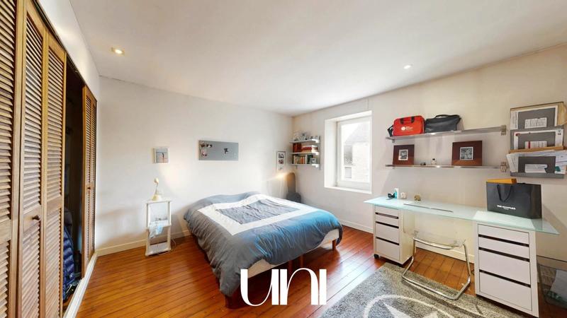 Maison - 250 m² - 6 pièces