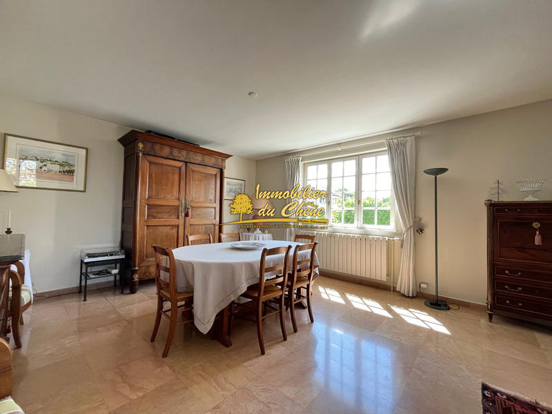 Maison - 216 m² - 7 pièces