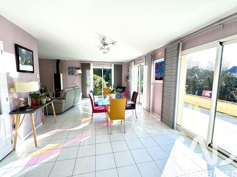 Maison - 210 m² - 7 pièces