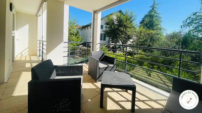 Appartement - 90 m² - 3 pièces