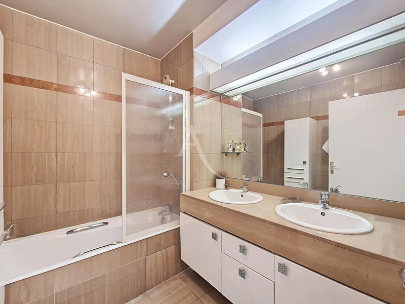 Appartement - 87 m² - 3 pièces