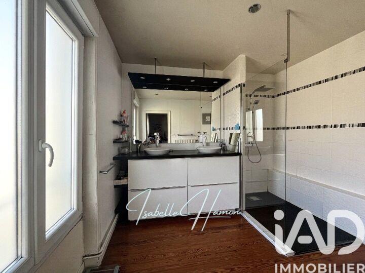 Maison - 212 m² - 9 pièces