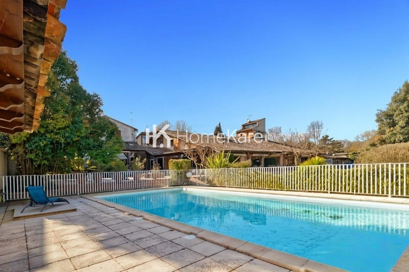 Propriété - 1 460 m² - 40 pièces