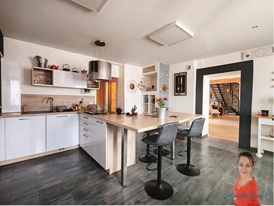 Maison - 248 m² - 9 pièces