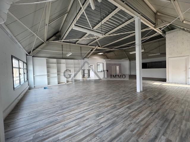 Entrepôt - 390 m²