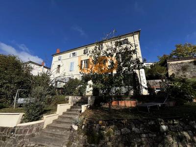 Propriété - 245 m² - 9 pièces