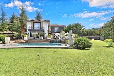 Maison - 300 m² - 10 pièces